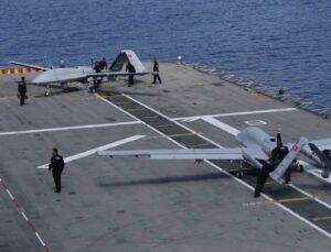 DENİZKURDU-II/2025 tatbikatı tamamlandı: TB3 SİHA’dan TCG ANADOLU’ya tarihi ilk salvo kalkış