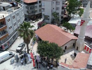 Depremde hasar gören 6 ibadethane, restorasyonu sonrası ibadete açıldı