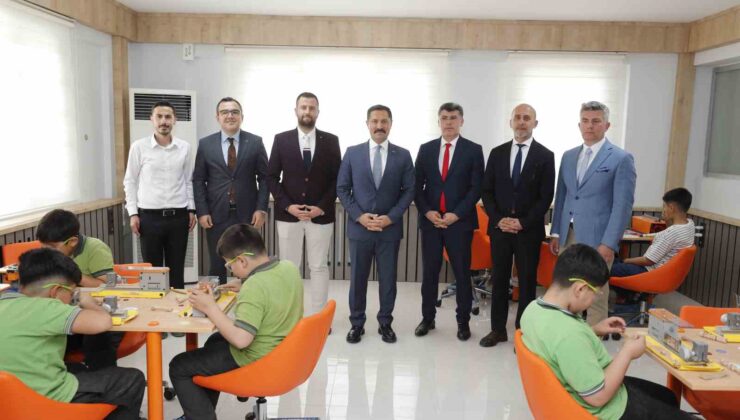 Depremzede çocuklara umut olacak M2 STEAM merkezinin açılışı gerçekleştirildi