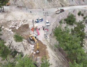Ekipler günlerdir mesai yapıyor: Köylerin yarım asırlık yol sorunu çözülüyor