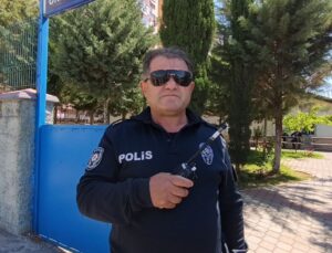 Emekliliğini telsizle duyurdu