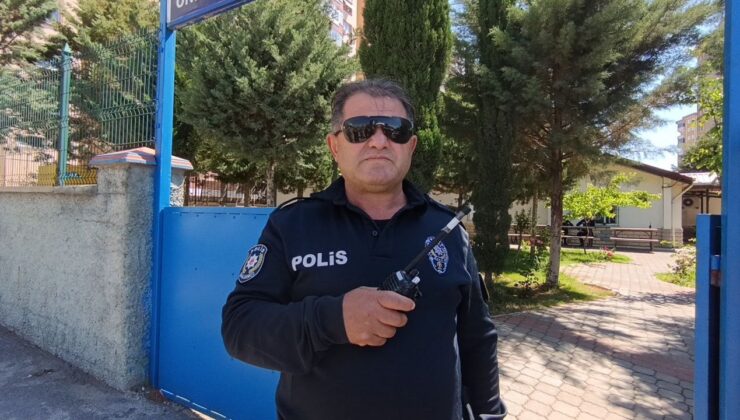 Emekliliğini telsizle duyurdu