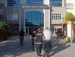 Evrakla değil, parayla ikamet: Rüşvet operasyonunda 2 tutuklama