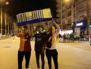 Galatasaraylı taraftarlardan Fenerbahçe’ye tabutlu gönderme