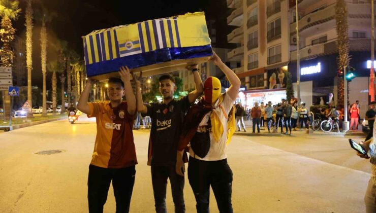 Galatasaraylı taraftarlardan Fenerbahçe’ye tabutlu gönderme
