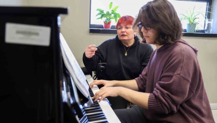 Genç piyanist dünyanın en önemli müzik okullarından birini kazandı