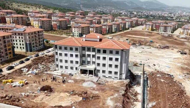 Hassa’da depremin ardından inşa edilen eğitim yuvaları mest ediyor