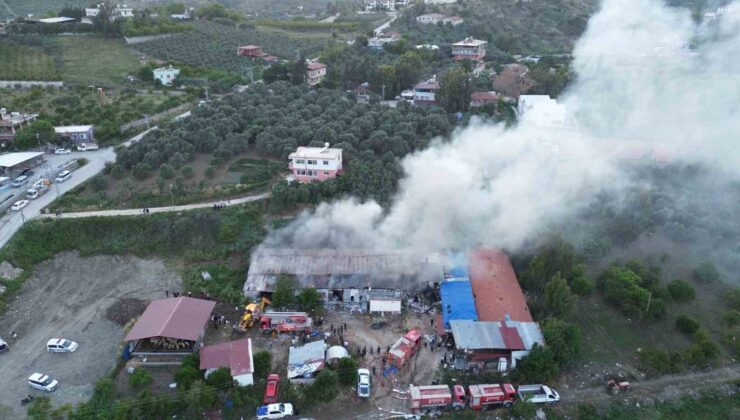 Hatay’da tekstil fabrikasındaki yangın söndürüldü