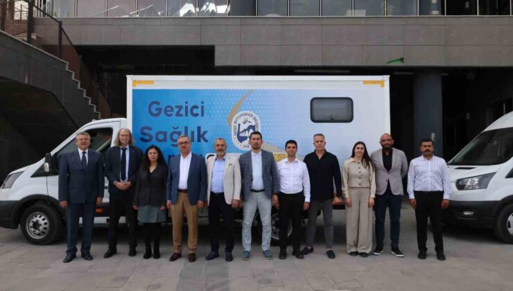 HBB filosuna 2 gezici sağlık aracı katıldı