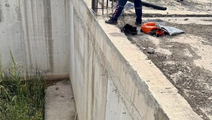 İnşaat temelinde mahsur kalan kediyi itfaiye kurtardı