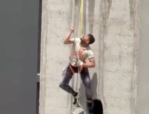 İskele halatı koptu, işçi ölümden döndü