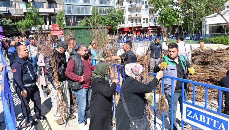 Isparta Belediyesi 15 bin adet meyve fidanı dağıttı