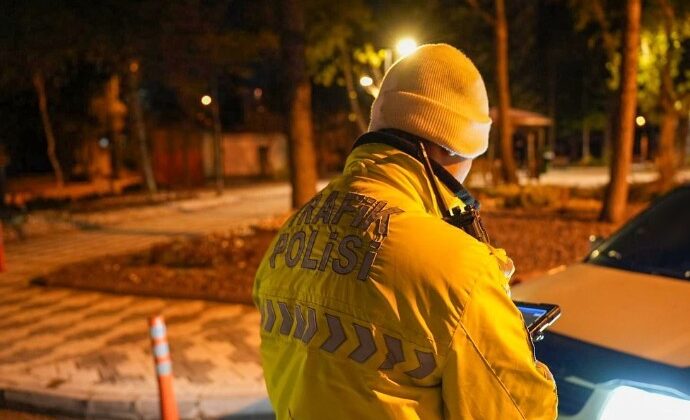Isparta’da gece uygulamasında 136 şahıs ve 62 araç denetlendi