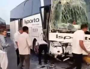 Isparta’da iki yolcu otobüsü çarpıştı: 1’i ağır 27 yaralı