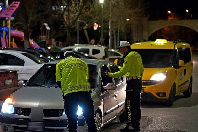 Isparta’da kurallara uymayan 15 sürücüye cezai işlem uygulandı