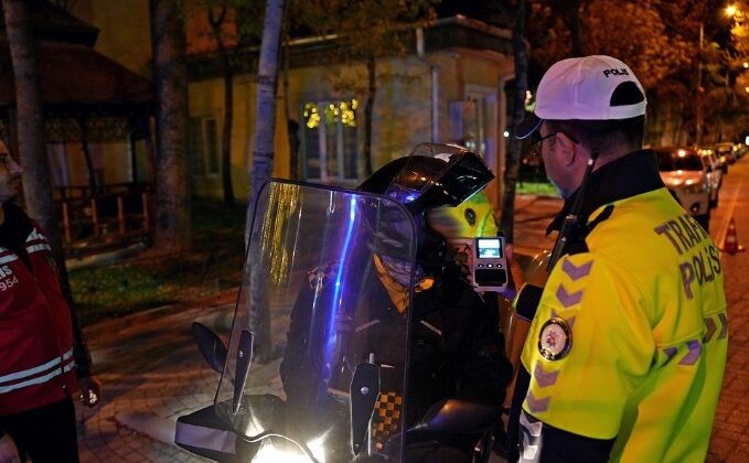 Isparta’da trafik ve asayiş uygulamasında 21 araca ceza kesildi
