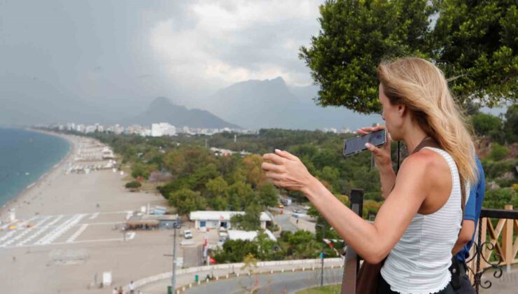 Kaybolan akıllı kol saatini GPRS ile takip eden Rus turist, polis ekipleriyle baskın yaptı