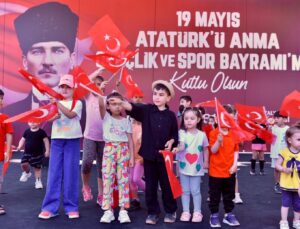 Kepez Belediyesi, “Sahne Senin” etkinliğiyle gençlere fırsat verdi