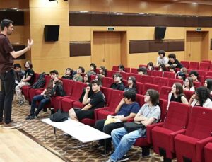 Kepez’de gençler münazara turnuvasında buluştu