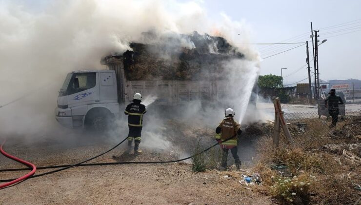 Kırıkhan’da saman yüklü tır alevlere teslim oldu