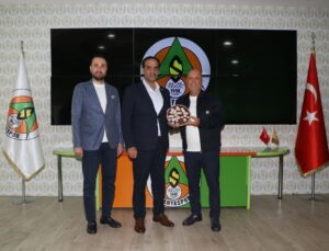 KKTC Çalışma ve Sosyal Güvenlik Bakanı Gardiyanoğlu’ndan, Çavuşoğlu’na taziye ziyareti
