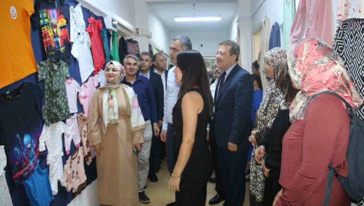 Kozan’da kadınların el emekleri sergilendi
