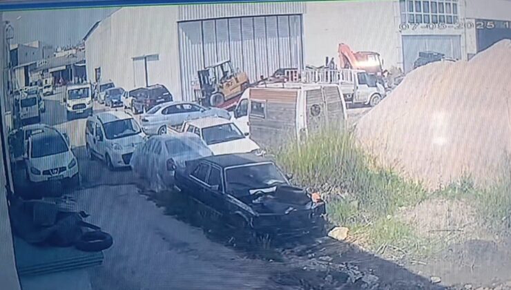 Kurtarıcıdan inerken halatı kopan forklift, park halindeki otomobile çarptı