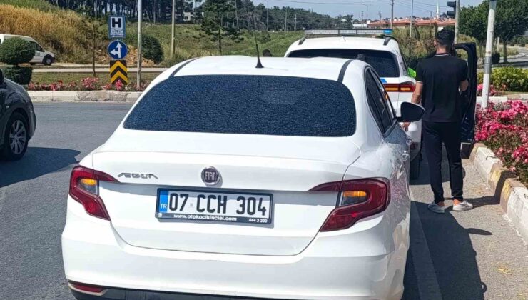 Manavgat’ta geri manevra yapan otomobil, motosiklete çarptı: 1 yaralı