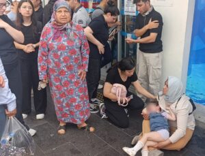 Manavgat’ta motosikletli kurye yaya geçidinde anne ve kızına çarptı: 3 yaralı