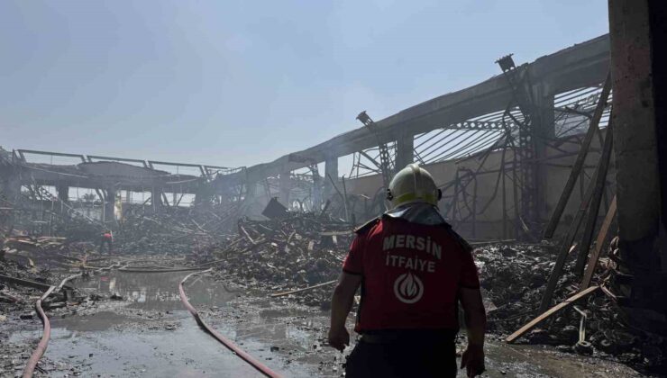 Mersin’deki fabrika yangınında soğutma çalışmaları sürüyor