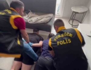 Minibüsteyken husumetlisini görüp defalarca ateş etti: O anlar kamerada