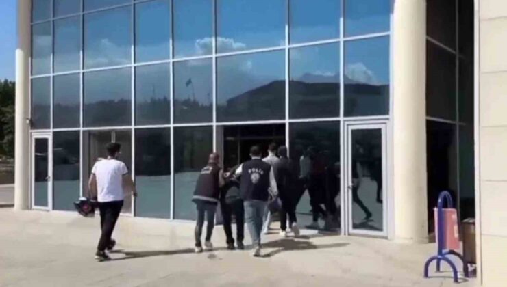 Motosikletin plakasını bantlayarak kadınları taciz eden şahıs yakalandı