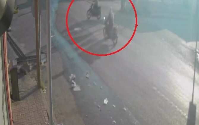 Motosikletlerin çarpıştığı kazada, yaşlı adam ağır yaralandı