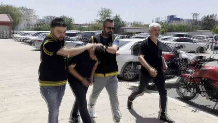 O anlar kamerada: Mezarlığa gelenlerin araçlarını soyan hırsız böyle yakalandı