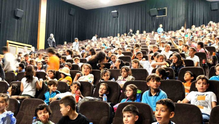 Onikişubat Belediyesi’nden kırsaldaki 1500 öğrenciye sinema hediyesi