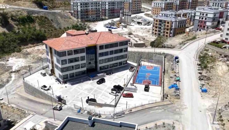 Orhanlı afet konutlarında inşa edilen ilkokul ve ortaokulda sona gelindi