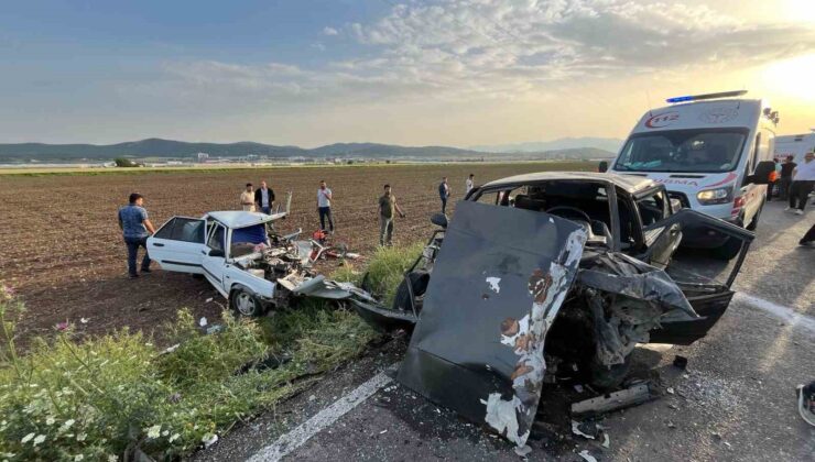 Otomobillerin hurdaya döndüğü kazada yaralılardan 2’si hayatını kaybetti