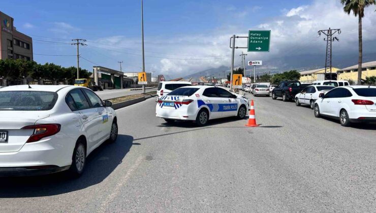 Patlamayla yaşanan doğalgaz kaçağını hiçe sayarak sigara içen vatandaşlara polisten anonslu uyarı