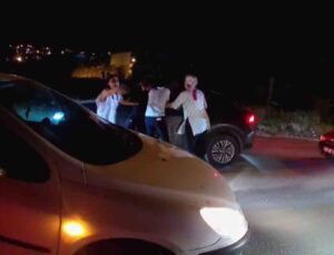 Sevinç kutlamaları esnasında kavgayı ayırmayı çalışan ’Yardım edin’ çağrısı kamerada