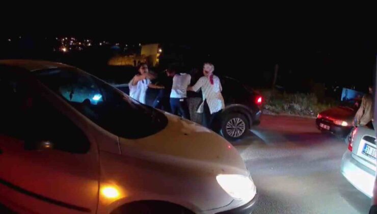 Sevinç kutlamaları esnasında kavgayı ayırmayı çalışan ’Yardım edin’ çağrısı kamerada
