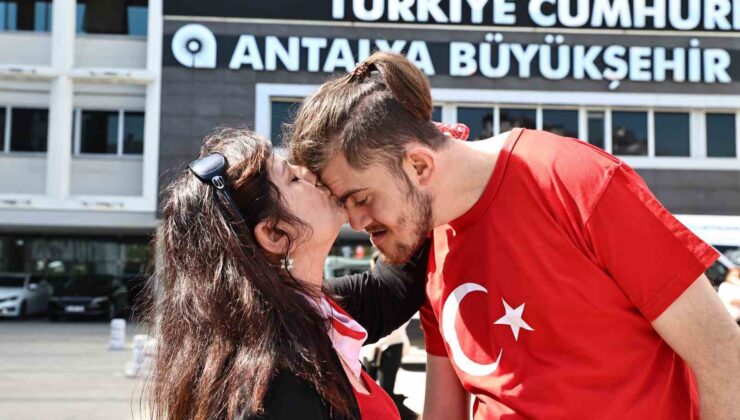 Temsili askerlik yapacak engelli bireylere davullu-zurnalı uğurlama