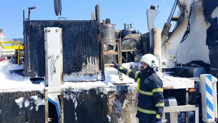 Tüplerin de bulunduğu kamyon kasasında yangın