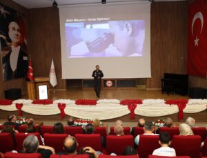 Türkiye’nin ilk astronotu Alper Gezeravcı ATÜ’de öğrencilerle buluştu