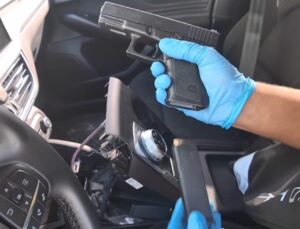Uyuşturucu tacirinin zulası şaşırttı: Kokain, esrar ve silahlar ele geçirildi