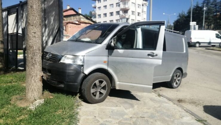 Yalvaç’ta ticari araç ile otomobil çarpıştı: 1 yaralı