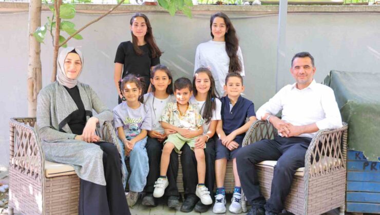 7 çocuklu öğretmen çift tebessüm ettirdi