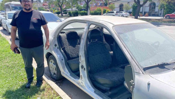 Adana’da gazetecinin otomobilinin kapıları çalındı: O anlar kamerada