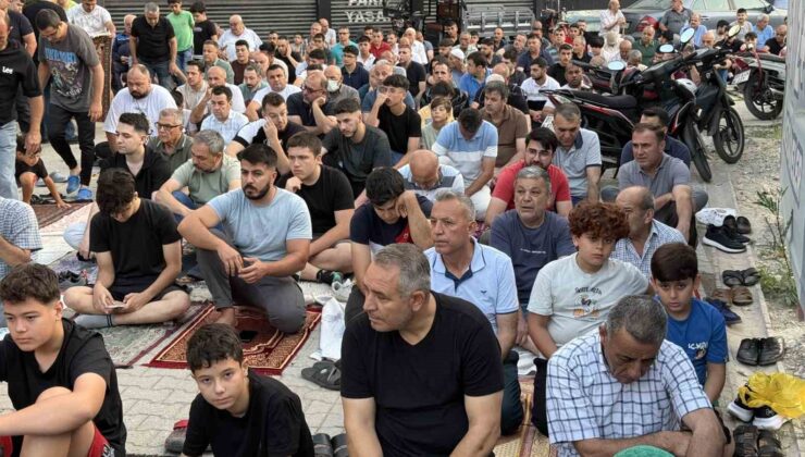 Adana’da Kurban Bayramı namazı kılındı