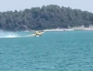 Adana’da uçağın suya düşme anı kamerada