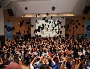 Akdeniz Üniversitesi’nde geleceğin hemşireleri kep attı